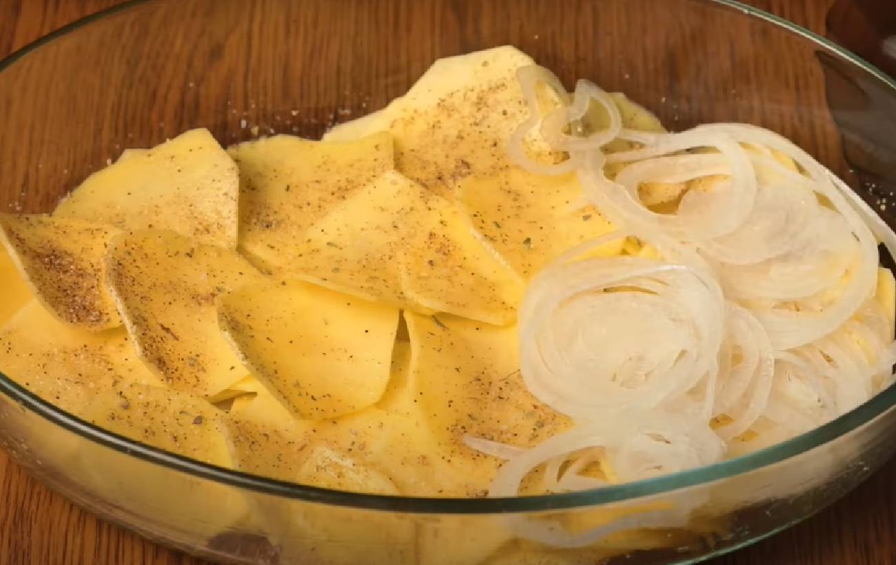 Картопляна запіканка з вершковим соусом: простий рецепт для ситного обіду